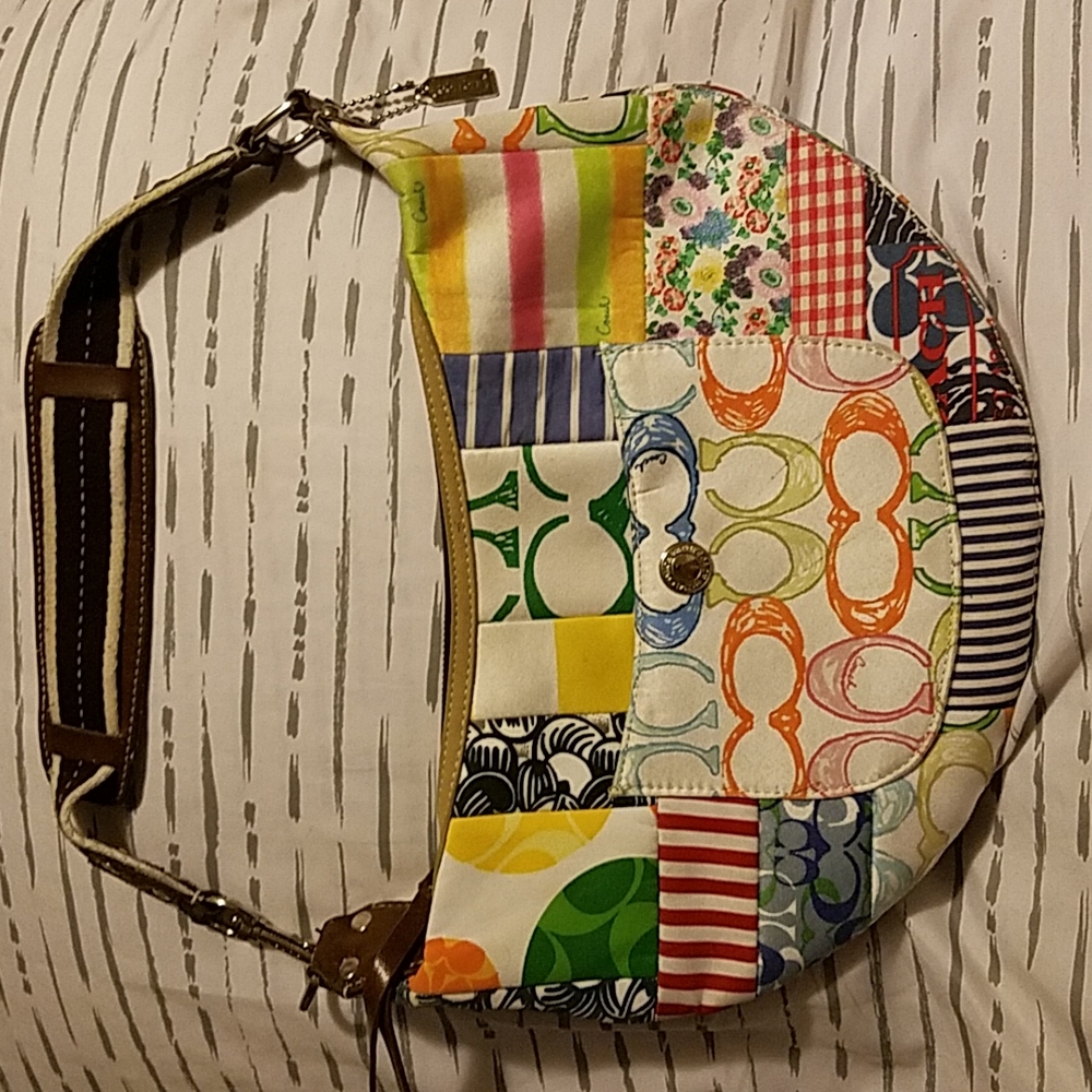 Coach Authentic Cute Alot of Room  Shoulder Bag